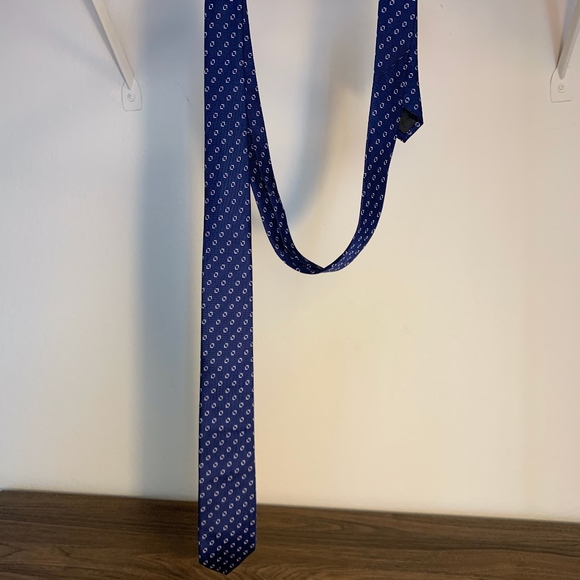 Kenneth Cole Reaction Blue Patterned Tie - Picture 1 of 2